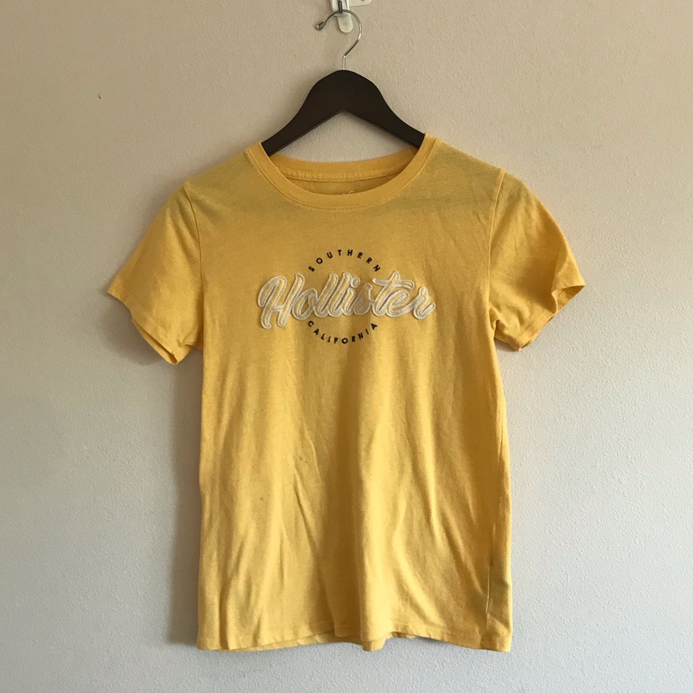 🌻Hollister yellow shirt